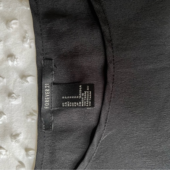 Black top - Picture 2 of 2